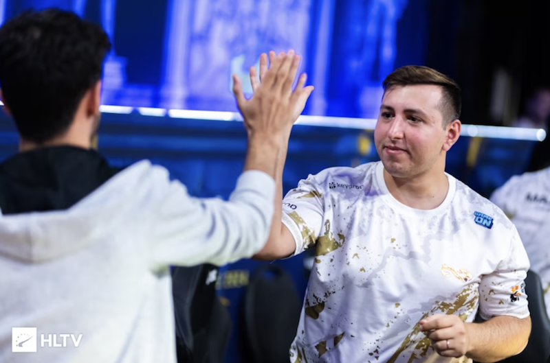  Mauisnake  :  XANTARES  rimanendo in  Eternal Fire  non ha via d'uscita