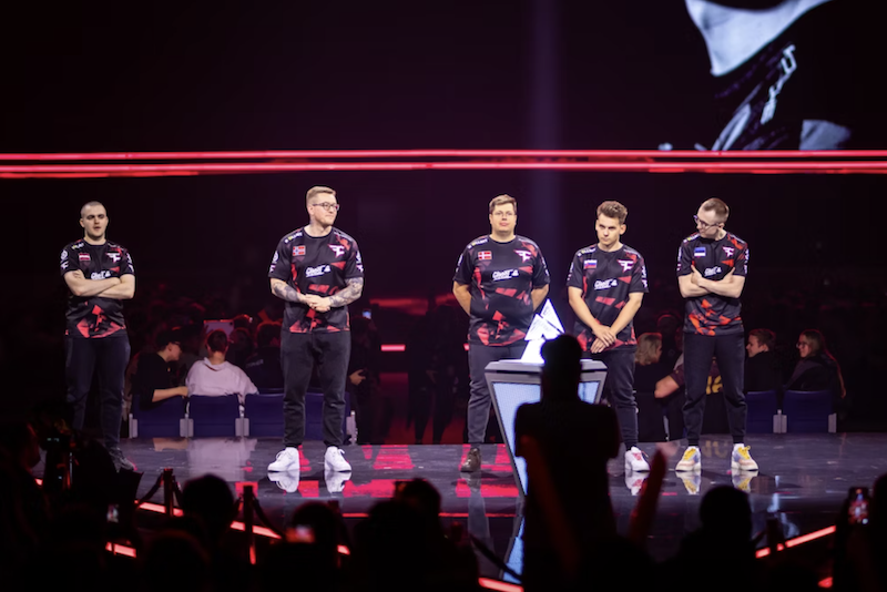  hooch  Previsão:  Spirit  e FaZe serão a equipe das finais do EWC