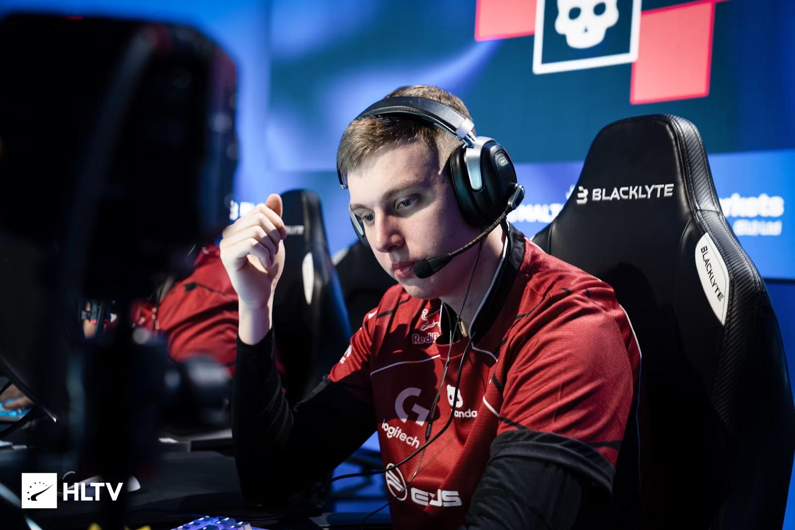 G2 survive  aurora  2-1 to qualify for BLAST Open Porto playoffs