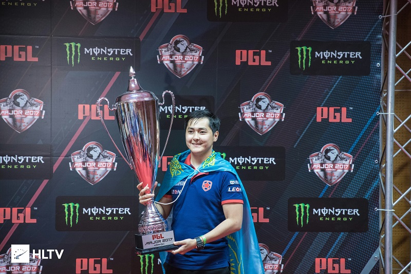 HObbit透露在加入Gambit之前曾剃了光头告别CS