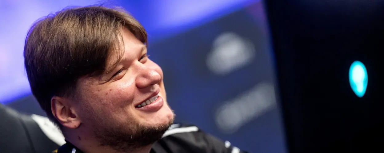  s1mple  Engagiert sich in Ziel-Duellen gegen FaZe