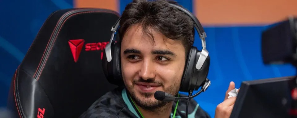 传闻： aurora  可能失去  MAJ3R  和  jottAAA ，由  xfl0ud  担任新队长