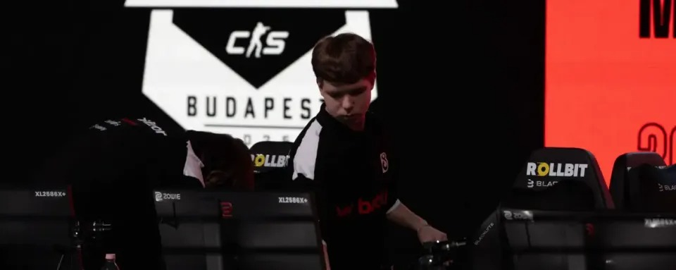  B8  在2025年StarLadder布达佩斯Major第二阶段的首场比赛中击败了 Team Liquid 