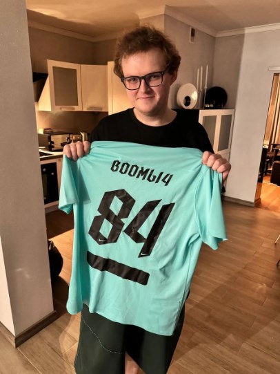 Boombl4 shares recent weight loss photos: Operation Skinny Ball is a great success!