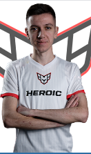  kyxsan : "Если [ degster ] не получит свою визу, нет смысла держать его в команде"