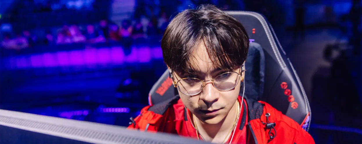 TenZ : "In Valorant , pro players' salaries don't even come close to what CS players earn"