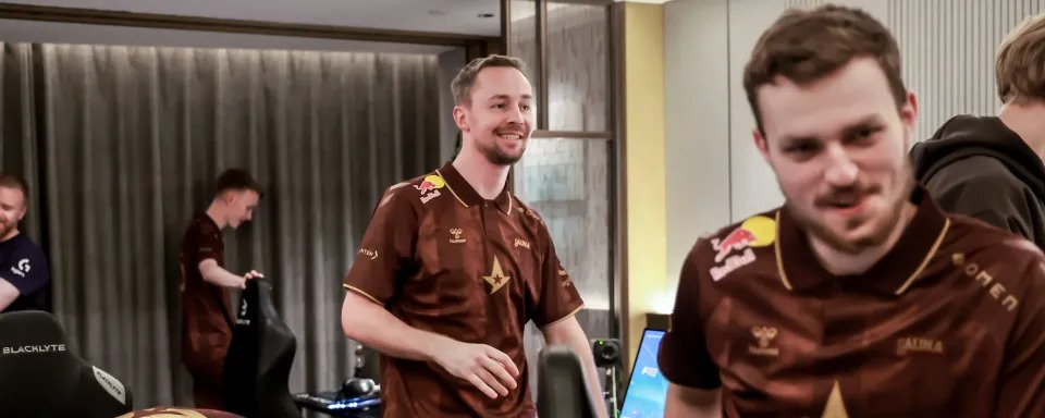 Heroic , Virtus.pro and G2 have secured a place at Perfect World ...