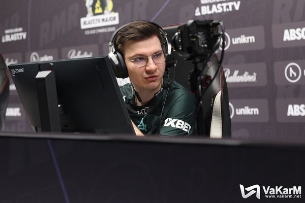 Poby！ Lack1  的度假太陽眼鏡被猴子偷走了！