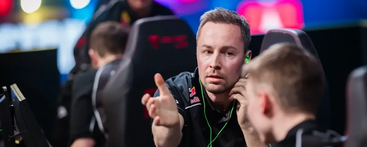  Astralis  replaces cadiaN with HooXi before PGL Astana 2025