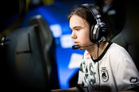 Datos defensivos de la primera mitad:  Donk  domina  ZywOo  ocupando el primer lugar