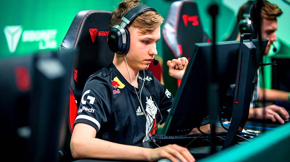 Levenhook: m0NESY discovered a pixel gap during the match