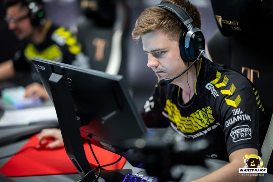Preasy announces the signing of dupreeh
