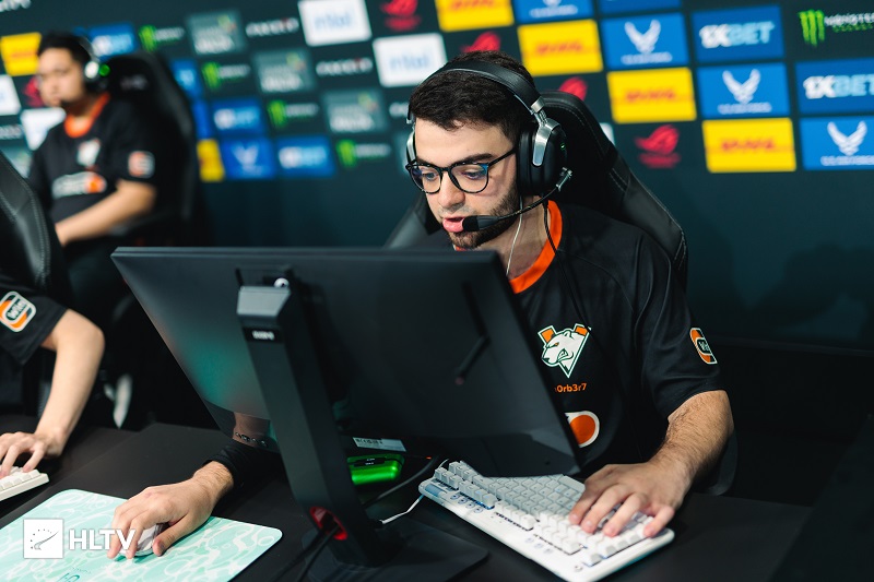 n0rb3r7: Wir machen uns bereit, nach Miami zu fliegen, um ein NBA-Spiel zu besuchen.