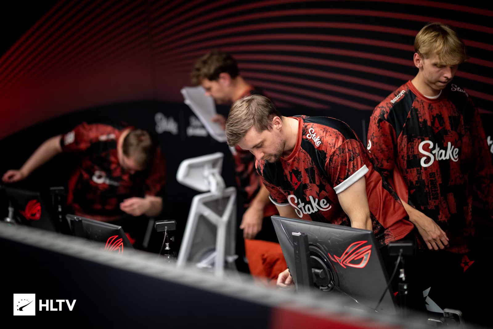  Astralis  reportedly looking to replace HooXi and jabbi