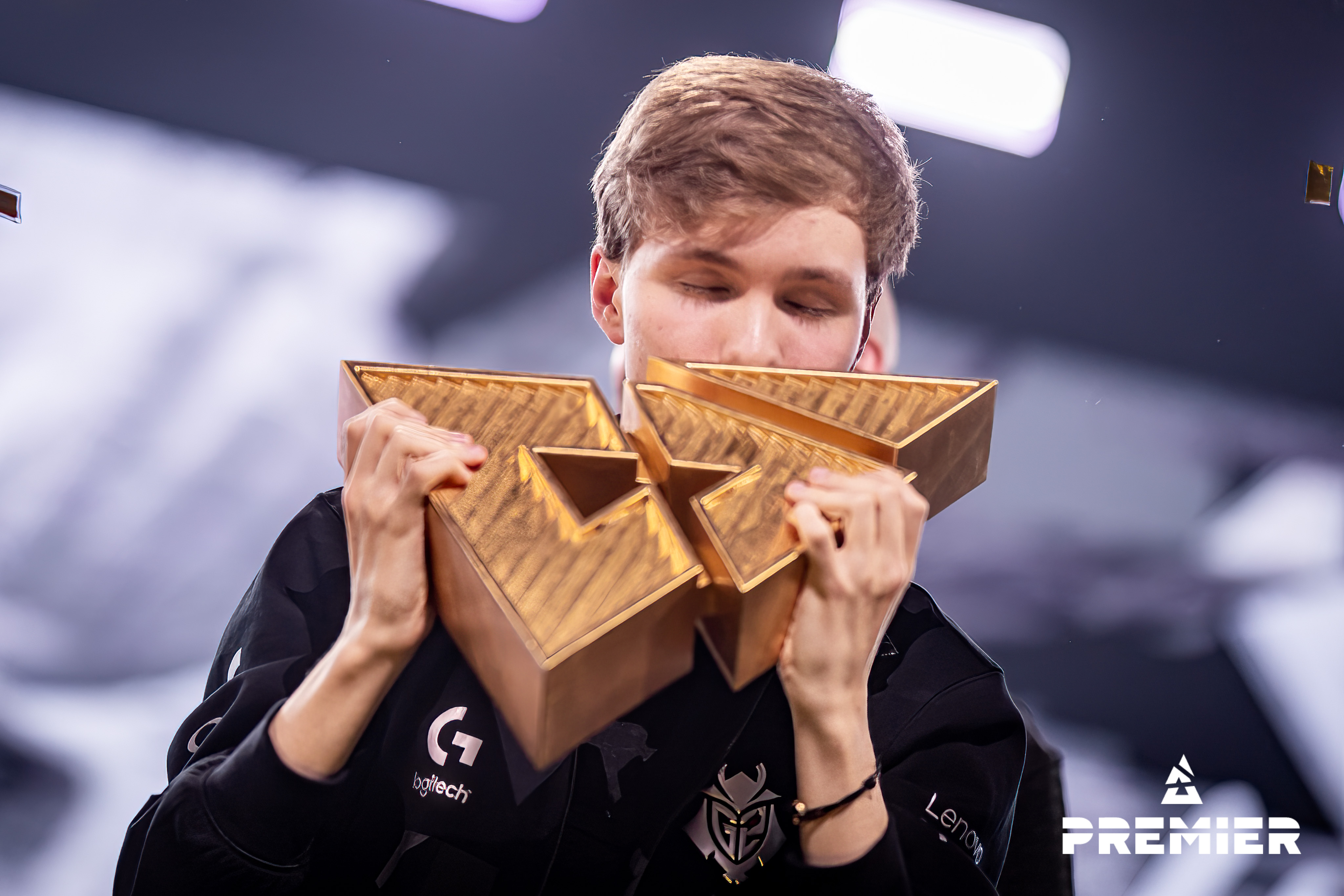 孩神降临 m0NESY荣膺BLAST 世界总决赛 2024 MVP奖章