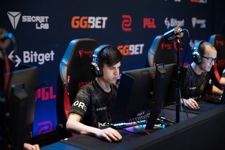 latto的精彩表现帮助 Legacy 战胜FUT,赢得BLAST Open Porto