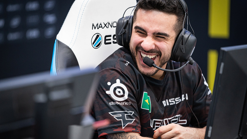  coldzera : Abbiamo mangiato hamburger e bevuto vodka, e potevamo ancora distruggere i nostri avversari