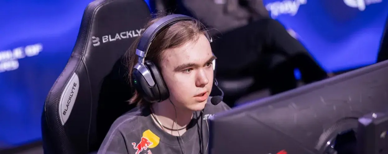 Donk Defends hally After Spirit 's Shaky EWC Run: "It's Stupid to Not Rate Him as a Great Coach"
