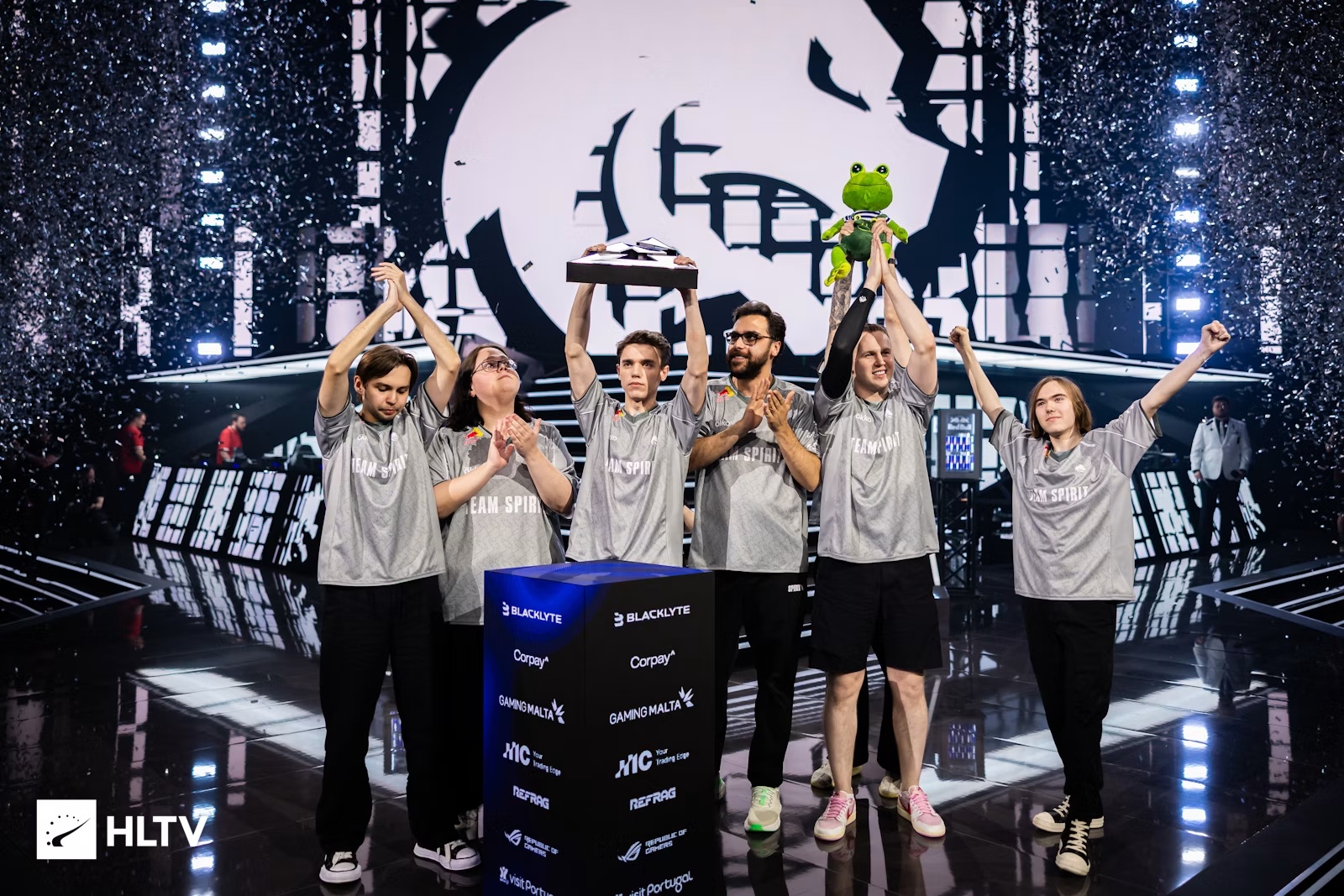  Spirit  defeat  Mouz  3-1 to win BLAST Open Porto