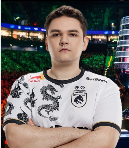  Yatoro  is preparing to surprise his opponents with his signature play