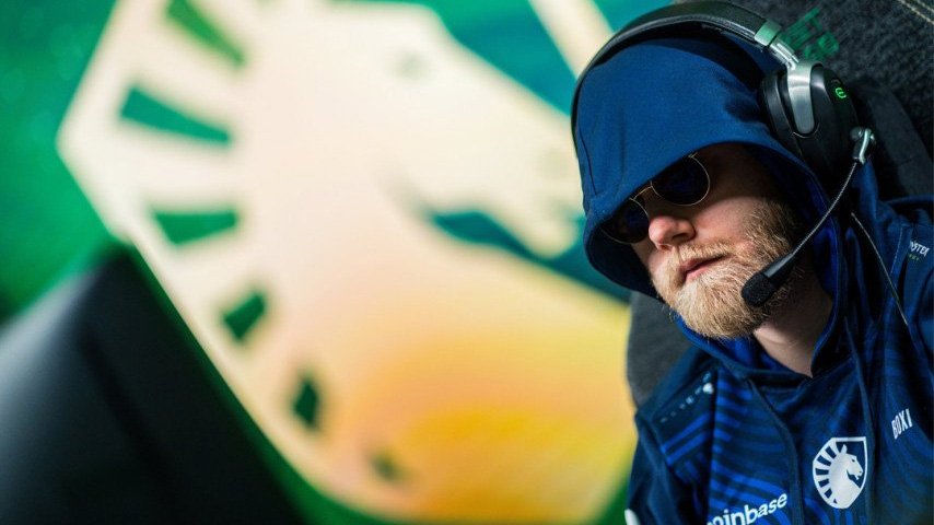  Boxi  revealed why he can't compete without wearing sunglasses