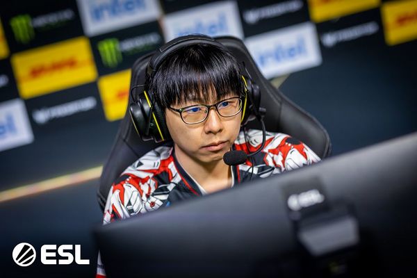 Oli: The environment here is unbelievably good, with a lot of fresh talent from Southeast Asia