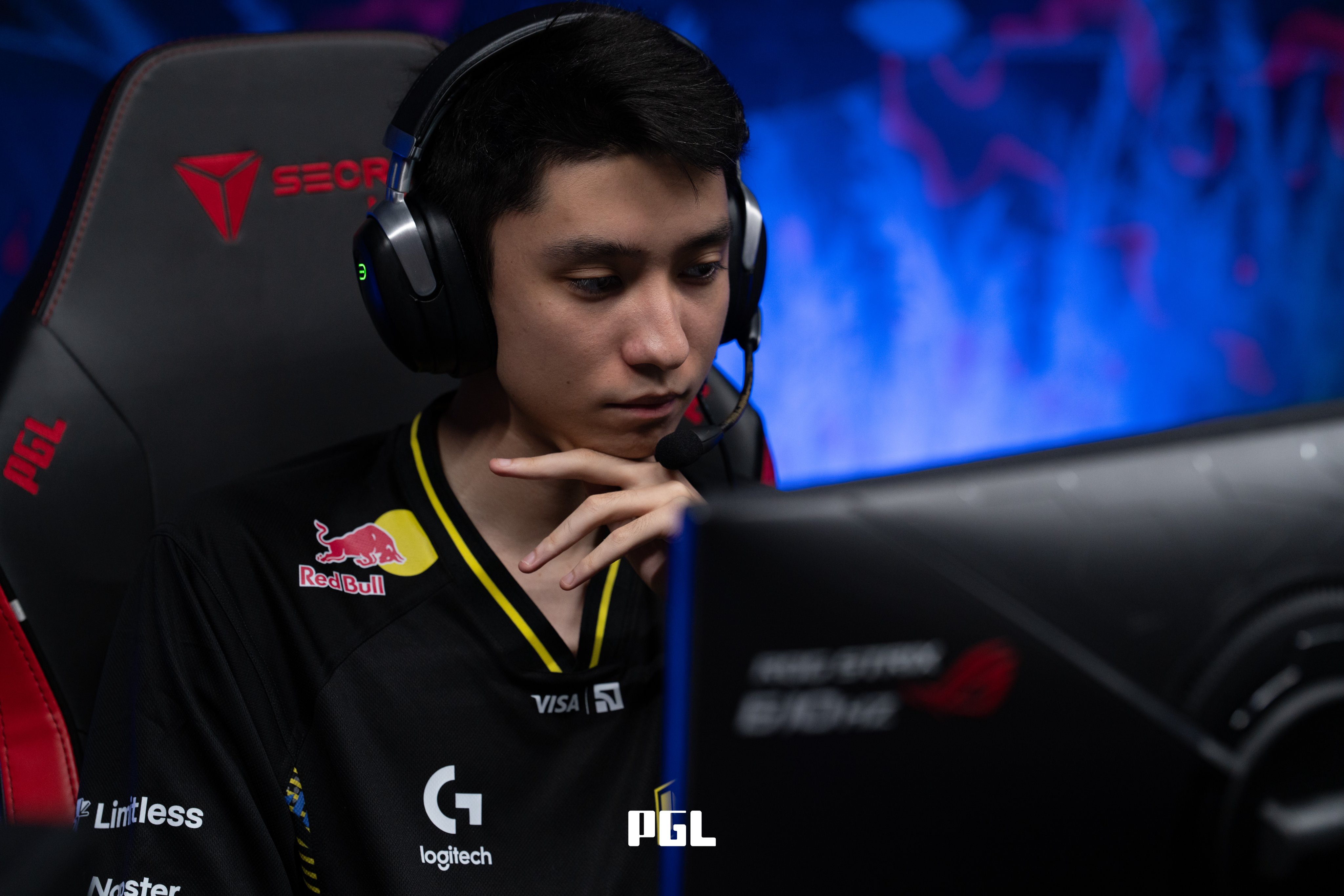  Navi  在三场比赛中击败 LGD 进入 PGL Wallachia 总决赛