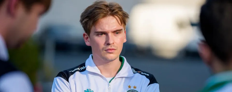  Team Falcons  player skiter reaches 16,000 MMR in Dota 2