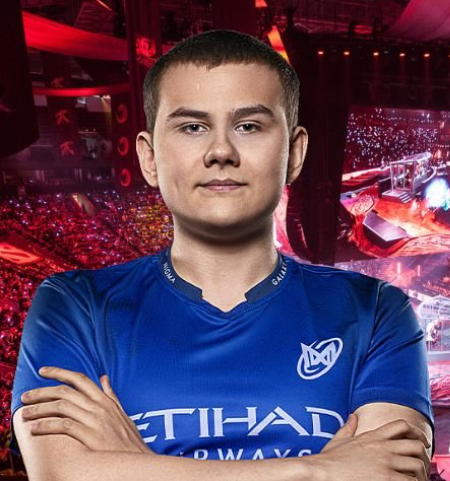  iLTW  stands up for  Skiter  amid criticism of the player