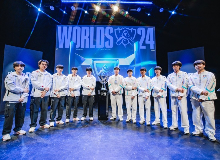 LoL Esports 官方發布 S12 和 S14 決賽  T1 玩家表情對比：Never Give Up