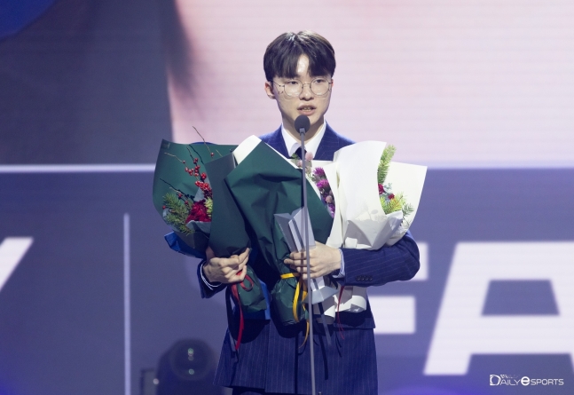 Faker пожертвовал 30 миллионов корейских вон фонду "Плод Любви", пожелав поклонникам теплого конца года.