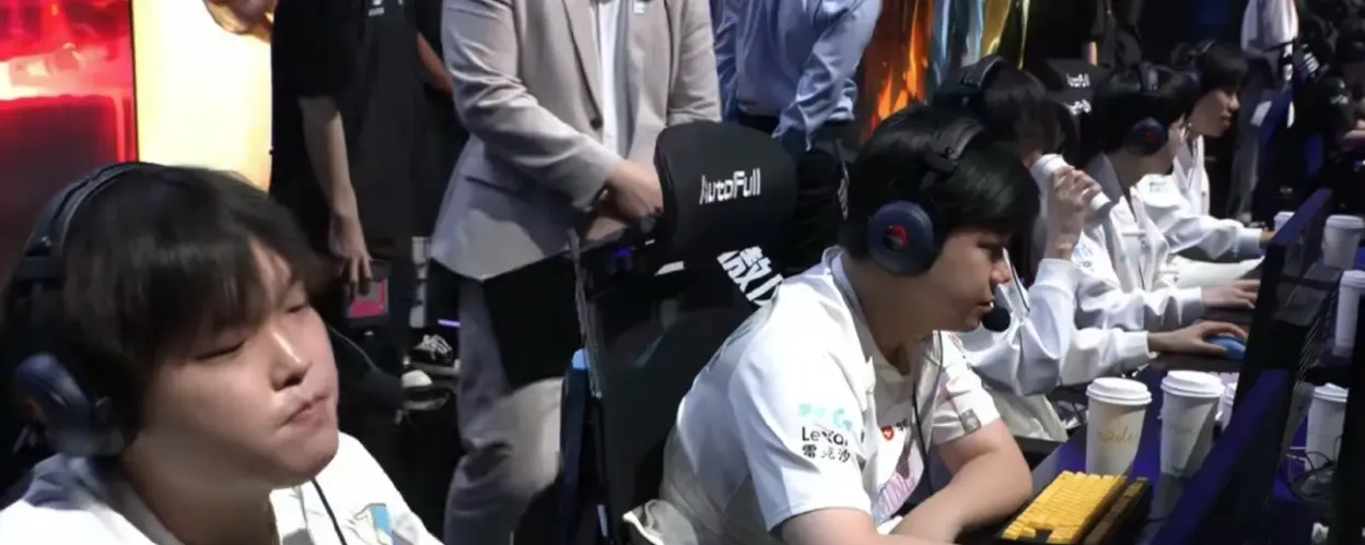  Bilibili Gaming  在 LPL Split 3 2025 中擊敗了  JD Gaming 