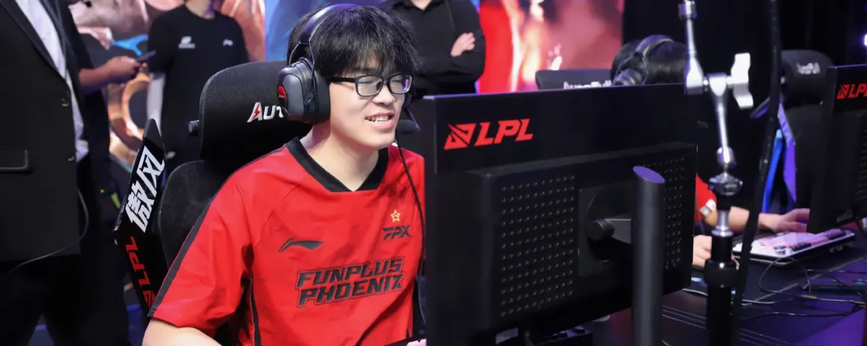  FunPlus Phoenix  擊敗  Invictus Gaming  在  LPL  第三分裂 2025