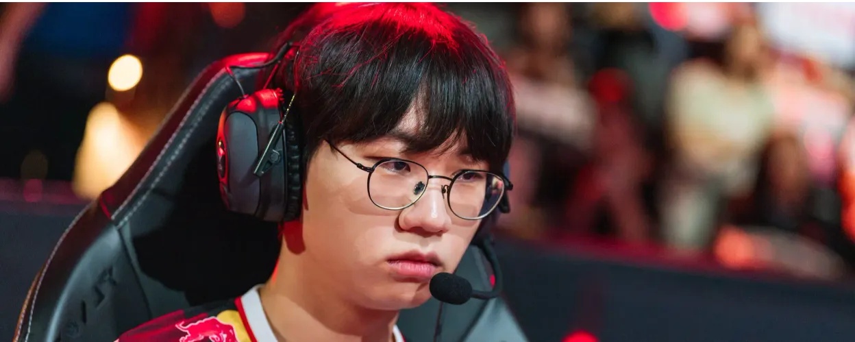 T1  eliminate  Dplus KIA  3-1 to reach LCK lower bracket final