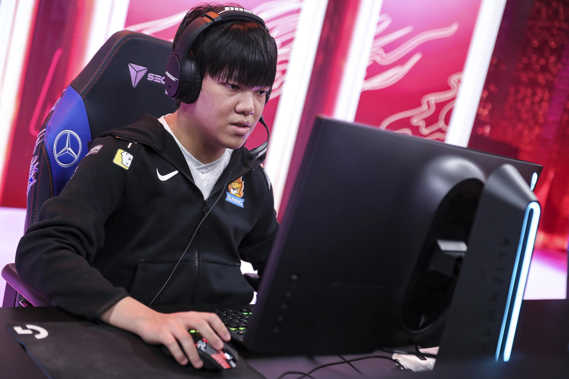  JD Gaming  bring in  Angel  and  xiaofang  for Demacia Cup