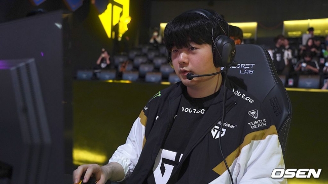  Canyon : Ich saß einfach ruhig da und wusste nicht, warum  Kellin  mich provozierte. 