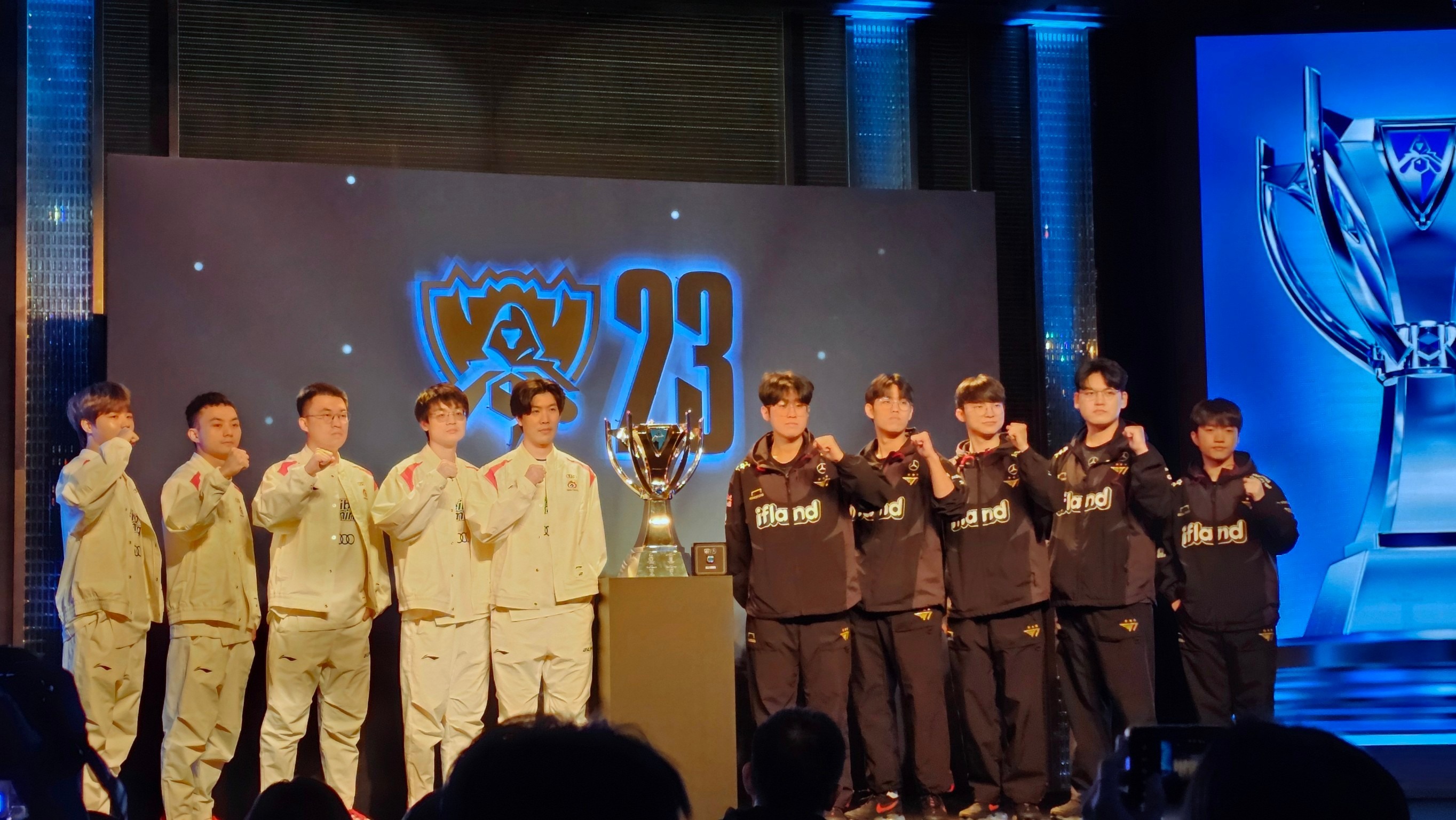 2023 LOL Weltmeisterschaft: WBG hat den Münzwurf gewonnen und sich für die blaue Seite entschieden.