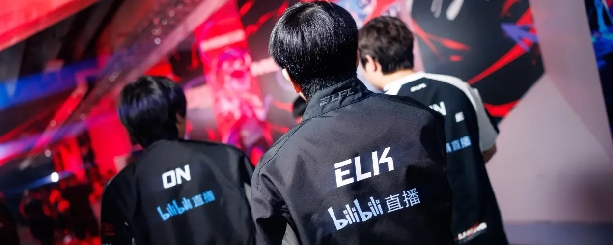 Bilibili Gaming  在 LPL Split 3 2025 中击败  Anyone's Legend 