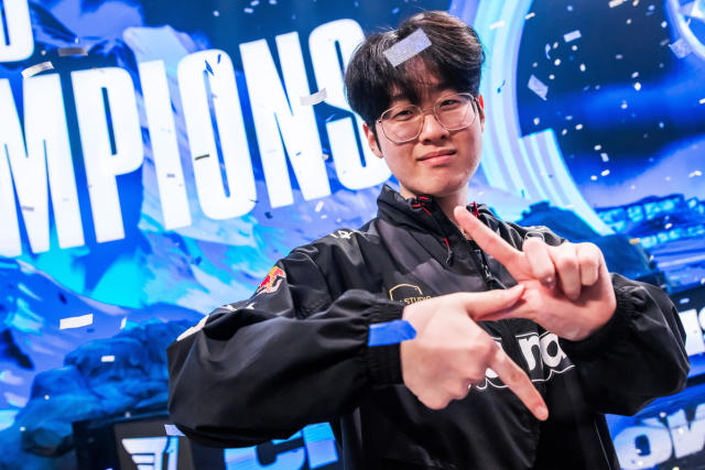  Zeus : Aurora is an enhanced version of Kennen, I think T1's chance of winning the championship is around 25%