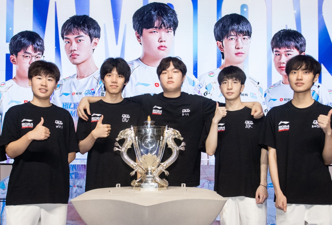 Bilibili Gaming officially announced the 2025 season lineup❗ Xun left the team, Left Hand + ON renewed their contract for one year + the rest of the players renewed their contract for two years