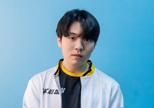  rookie  relayed  KaKAO 's words to  Puff : "Xiaocaobao talks too little, the support can't play Leona.