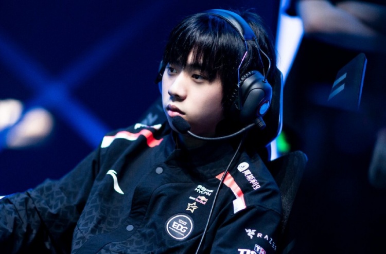 Netizens voted for the most hated player in  LPL :  Ale  got more votes than  Ning ? ?