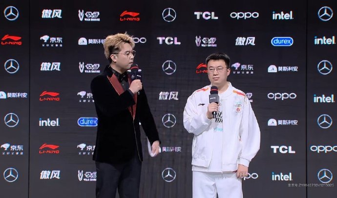  Weibo Gaming  post-match interview with  Xiaohu : Un nuovo decennio inizia da zero, ogni anno è un nuovo punto di partenza