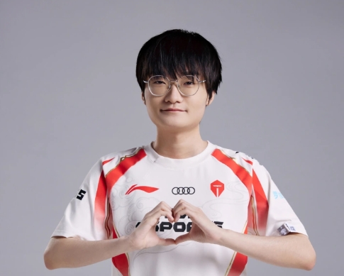  Tian  đã giành vị trí á quân  LPL  ba lần với  Top Esports . Bạn đánh giá thế nào về màn trình diễn của  Tian  trong  Top Esports ?