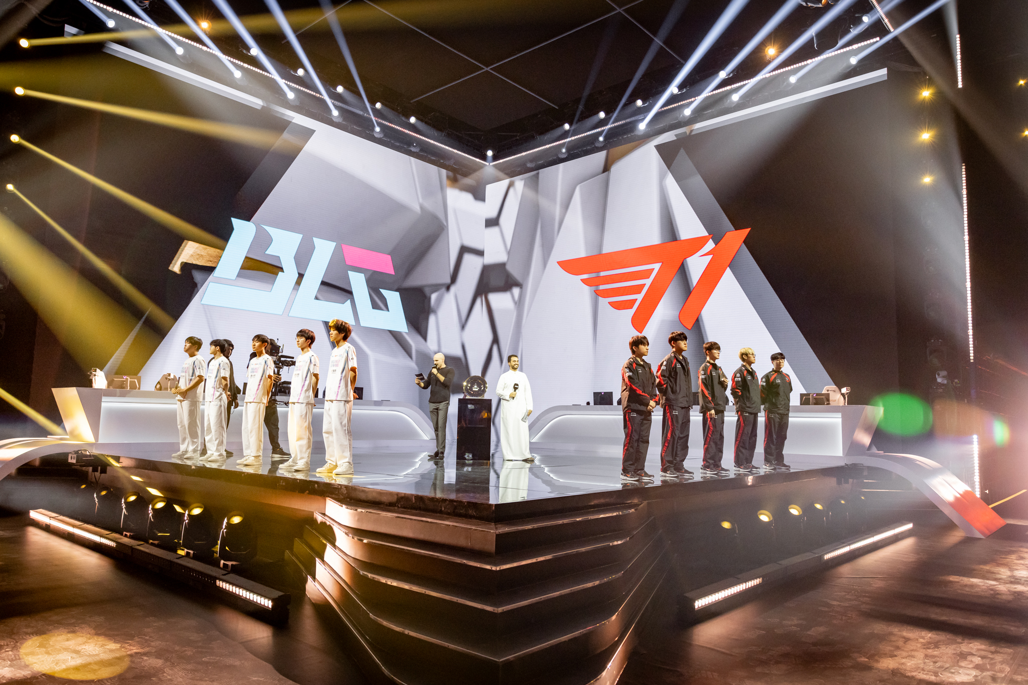 Ausländische Medien: eSport World Cup  Bilibili Gaming  vs  T1  erreichte nicht einmal 700.000 Spitzenzuschauer