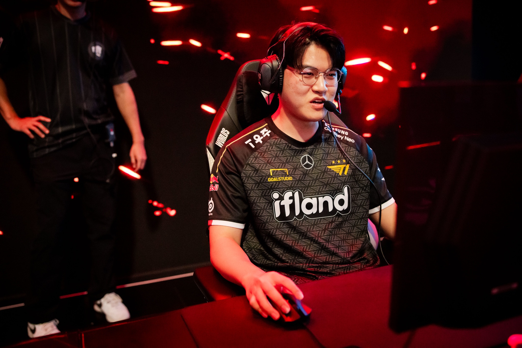 LoL Esports official: Gumayusi player has a record of 0 deaths in seven World Championship knockout matches