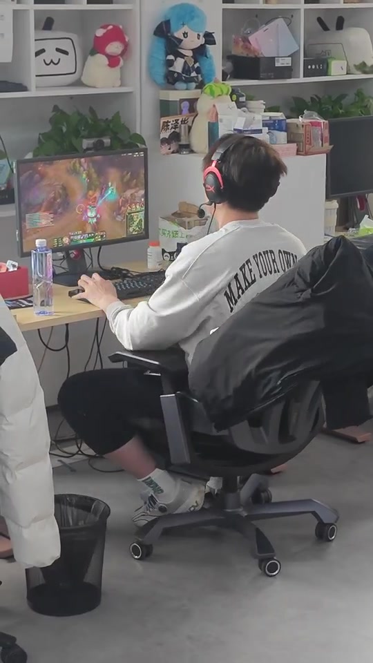  Bilibili Gaming  staff updated the video:  bin 's two modes of ranking matches: "Sitting down" / "Serious"