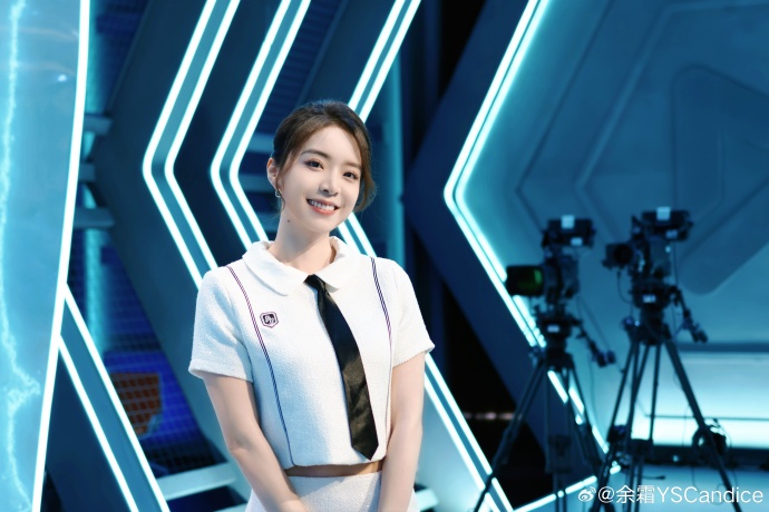  LPL  호스트 유 쌩은 유로프컵에서 돌아온 사진을 게시했습니다: 이 남자 주연의 대본을 루카쿠가 획득했습니다! 