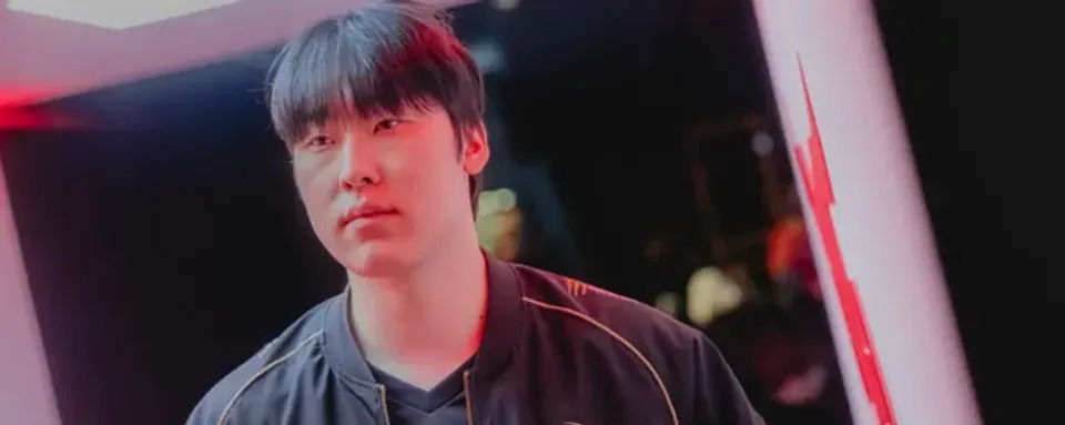  Hanwha Life Esports  在击败  CTBC Flying Oyster  后晋级 2025 年全球总决赛季后赛；