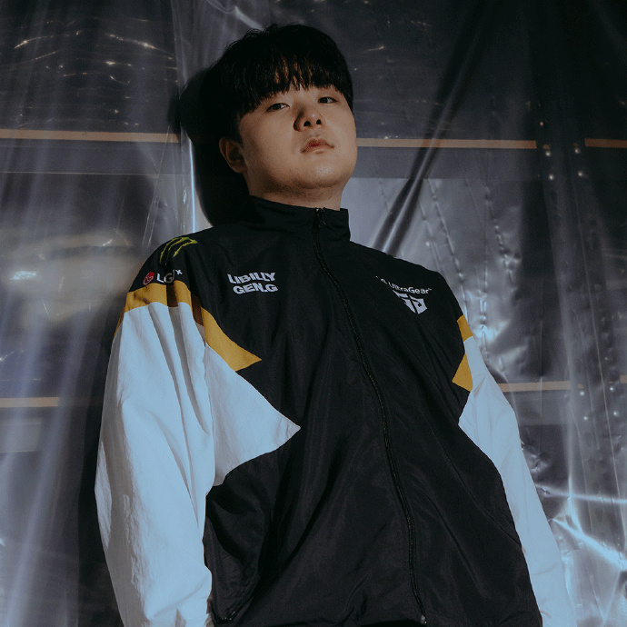 Alle Mitglieder von Generation Gaming 's Co-Branding-Fashion-Marke Libilly tragen neue Uniformen: sie präsentieren ihren Meisterschaftsstil